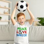 T-shirt Peace Love Football Enfants mignons<br><div class="desc">J'adore jouer au football. Un joli ballon de football comme le O in Love sur ce cadeau sportif vert. Peace Love Soccer tee pour enfants.</div>