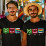 T-shirt Peace Love Gay pride agitant drapeau arc-en-ciel<br><div class="desc">Soutenez les droits des homosexuels avec ce signe de paix,  ce coeur et cet arc-en-ciel. Un joli tee-shirt LGBTQ avec un magnifique drapeau arc-en-ciel agitant à côté d'un joli signe de paix et d'un coeur. Joli et coloré.</div>
