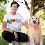 T-shirt Peace Love Golden Retrivers<br><div class="desc">Magnifique T-shirt Peace Love Golden Retrievers pour un propriétaire de chien qui aime leur mignon chiot. Il présente un joli signe de paix,  le coeur,  et adorable récupérateur d'or,  ma race préférée.</div>