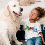 T-shirt Peace Love Golden Retrivers de mignons enfants<br><div class="desc">Magnifique Peace Love Golden Retrievers t-shirt enfant pour une fille ou un garçon qui aime leur mignon chiot. Il est doté d'un joli signe de paix,  d'un coeur et d'un adorable récupérateur d'or,  ma race préférée de chien.</div>