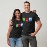 T-shirt Peace Love Toxicology Cool Toxicologiste<br><div class="desc">Peace Love Toxicology. Un don de toxicologue cool pour un scientifique qui travaille dans un laboratoire comme expert en poison et en empoisonnement. Soutenez les chercheurs en toxicité avec ce design mignon!</div>