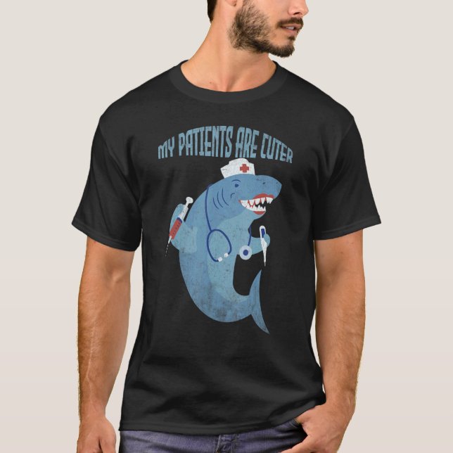 T-shirt Pédiatrique Mes patients sont des requins mignons  (Devant)