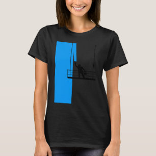 T-shirt Peintre sur la façade de peinture de l'ascenseur