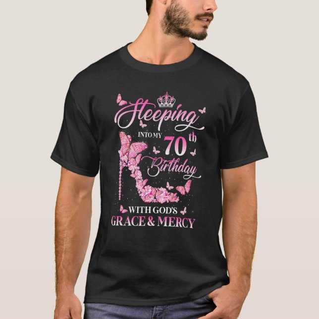 T-shirt Pénétrer dans mon 70e anniversaire avec la grâce d (Devant)