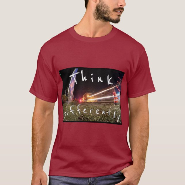 T-shirt Penser différemment Maillot déroutant étendu (Devant)