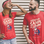 T-shirt Père Noël Amusante Vient Pour Le Noël Du Ho<br><div class="desc">Père Noël drôle vient en ville ! Great Gift T Shirt qui va obtenir quelques rires de vos amis. Portez ce tee et apportez de la joie pendant la saison des fêtes cet hiver, l'action de grâces ou Noël. Ce design fait un grand cadeau pour les hommes et les femmes,...</div>