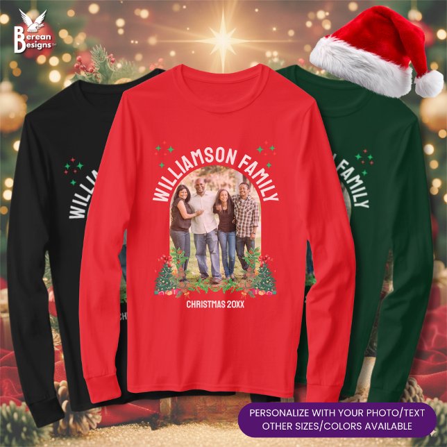 T-shirt Personalized CHRISTMAS FAMILY Group Photo (Matching Family Christmas pajama shirts with customizable photo and text. Ideal for festive gifts)