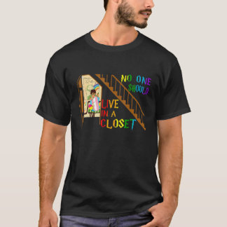 T-shirt Personne Ne Devrait Vivre Dans Un Closet Lgbt Gay