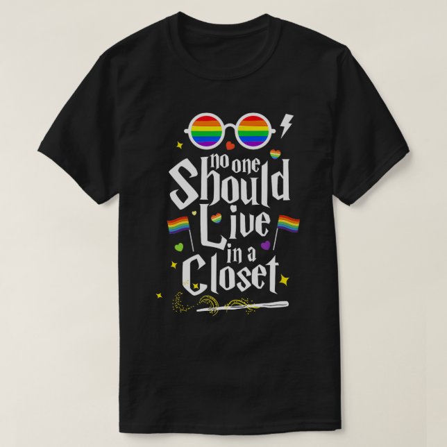 T-shirt Personne ne devrait vivre dans un placard Gay prid (Design devant)
