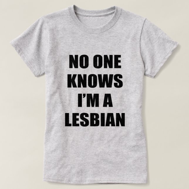 T-SHIRT PERSONNE NE SAIT QUE JE SUIS LESBIEN. (Design devant)