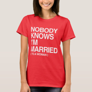 T-SHIRT PERSONNE NE SAIT QUE JE SUIS MARIÉE À UNE FEMME -