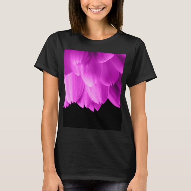 T-shirt Pétales de fleurs roses chaudes sur noir (Devant)