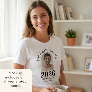 T-shirt Petite amie fière de la photo d'arche de diplômé d