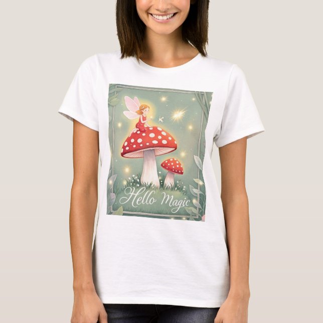 T-shirt Petite fée perchée sur le champignon et brillante (Devant)
