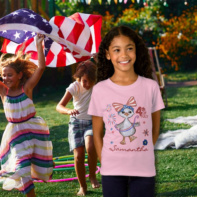 T-Shirt Petite fille rose 4 juillet oie sotte (Pink Little Girl Silly Goose 4th of July T-Shirt)