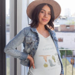 T-shirt Petite Maman Cowboy À Être<br><div class="desc">T-shirt à thème cowboy mignon pour votre baby shower ou grossesse. Illustration rustique de la botte de cowboy,  casquette,  serpent et cactus. Le texte dit : "Saddle up ! un petit cowboy est en route."</div>