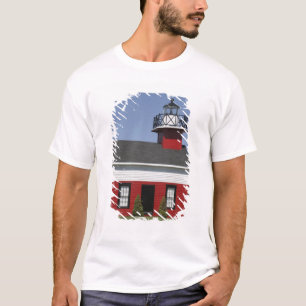 T-shirt Phare déplacé sur le rivage à Douglas près de