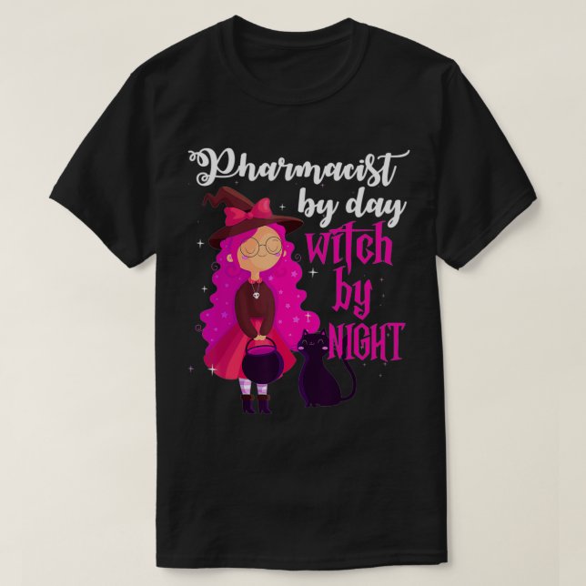 T-shirt Pharmacist by Day Witch by Night Halloween Gift  (Design devant)