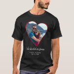 T-shirt Photo de couple cœur personnalisé pour fiançailles<br><div class="desc">T-shirt personnalisé avec photo de couple en forme de cœur et texte "nous avons décidé pour toujours", noms et date d'annonce de fiançailles. Personnalisez-le avec votre photo et votre texte ! Cela peut être un beau cadeau souvenir pour célébrer vos fiançailles ou votre premier jour de la Saint-Valentin en tant...</div>