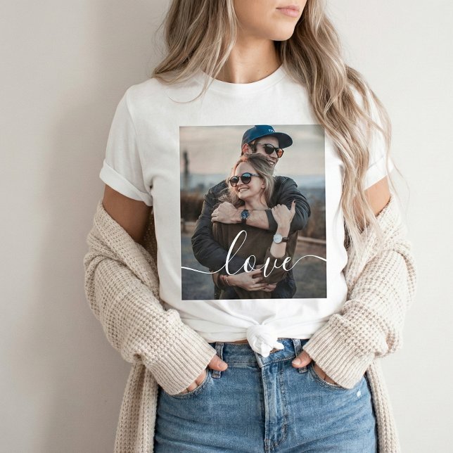 T-shirt Photo de fiançailles de couple Amour Script (Créateur téléchargé)