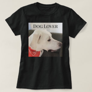 T-shirt Photo de mignon chien blanc chiot noir