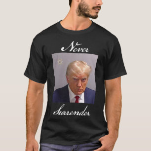 T-shirt Photo d'identité de Trump : jamais rendre les arme