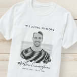 T-shirt Photo Memorial<br><div class="desc">Ce design simple et classique est composé de typographie serif et d'ajouter une photo personnalisée.</div>