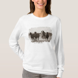 T-shirt Photo noire et blanche des chevaux d'un Lassoing