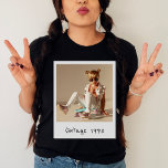 T-shirt Photo Vintage Personnalisée Et Année Nostalgique A<br><div class="desc">Revenez dans le temps et fêtez votre journée spéciale avec notre T-shirt d'anniversaire personnalisé et Vintage, conçu pour évoquer l'esprit de l'ère Y2K avec une touche de nostalgie des années 90. Ce n'est pas n'importe quelle chemise d'anniversaire - c'est un voyage dans la voie de la mémoire, personnalisé avec vos...</div>