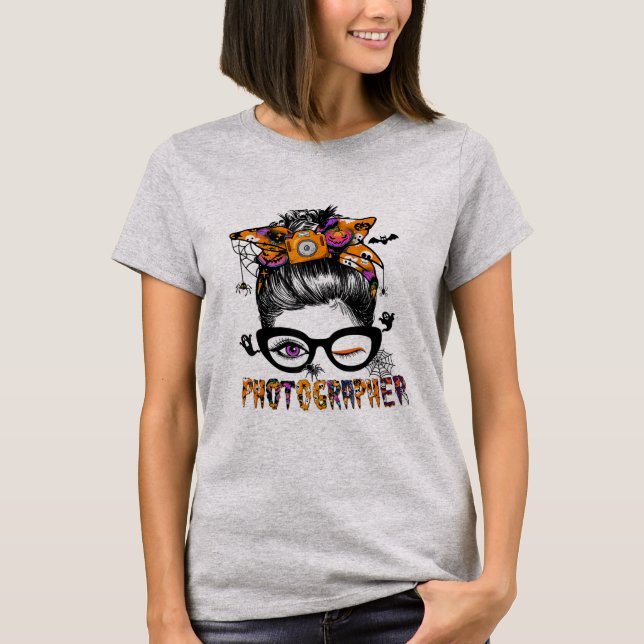 T-shirt Photographe d'Halloween Messy Bun Cool de cheveux (Devant)