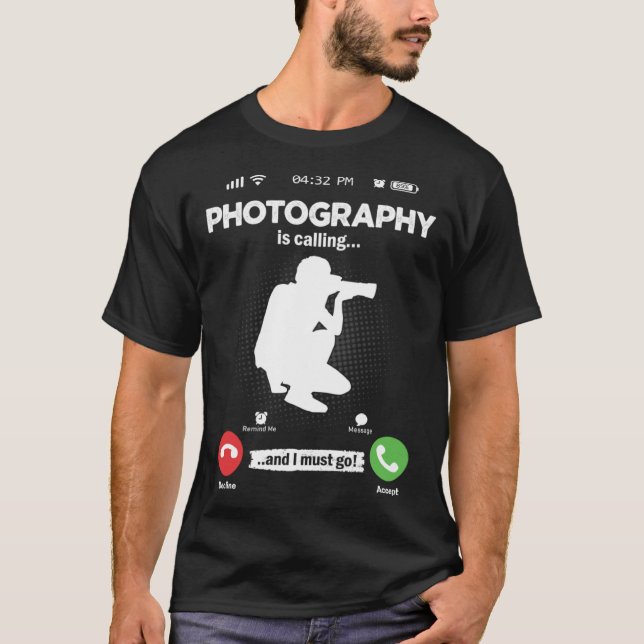 T-shirt Photography Is Calling I Must Go Camera Hobby Phot (Devant)