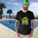 T-shirt Pickleball est mon jeu Personnalisé<br><div class="desc">Cette conception peut être personnalisée dans la zone fournie en modifiant la photo et/ou le texte. Vous pouvez également le customiser en cliquant sur Personnaliser ce Modèle, puis en choisissant l'option cliquer pour customiser et supprimer ou modifier la couleur de l'arrière - plan, ajouter du texte, modifier la couleur ou...</div>