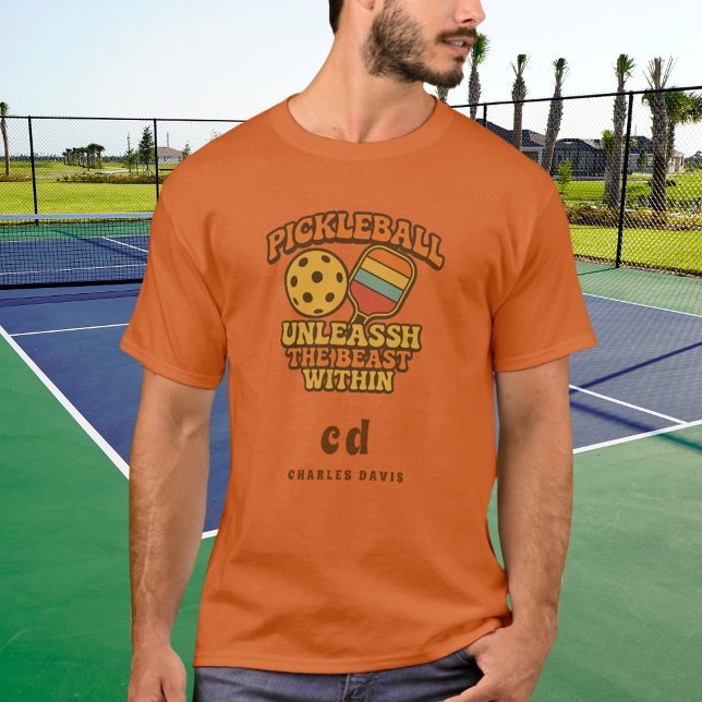 T-shirt Pickleball orange fun citation rétro monogramme (Créateur téléchargé)