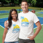 T-shirt Pickleball Tropical Palm Tree Sun Votre texte pers<br><div class="desc">Un tee-shirt de pickleball amusant avec un "soleil" de pickleball encadré par un palmier tropical et des vagues bleues de l'océan. Ajoutez votre texte personnalisé ci-dessous - nom du club, date/lieu du week-end de pickleball, nom du tournoi, nom du joueur, etc. Fait un cadeau parfait pour n'importe quel joueur de...</div>