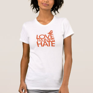 T-shirt Pièce en t de haine d'atouts d'amour
