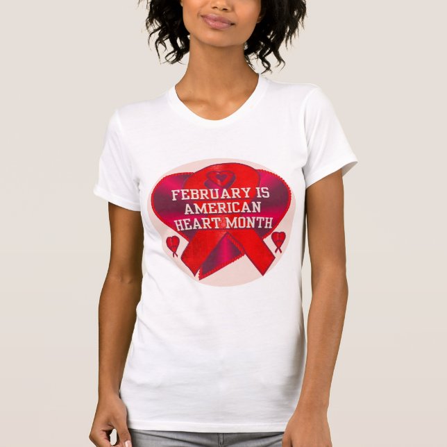 T-SHIRT PIÈCE EN T DE MOIS DE COEUR (Devant)