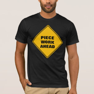 T-shirt Pièce jaune amusant travailler avant la prudence p