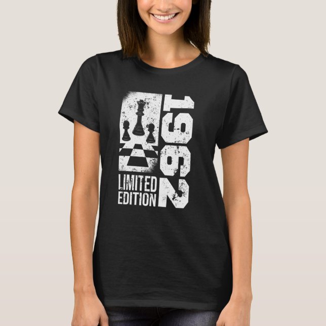 T-shirt Pièces d'échecs de naissance 1962 Joueur d'échecs  (Devant)
