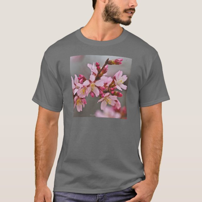 T-shirt Pink Against A Gray Sky Japanese Cherry Blossoms (Devant)