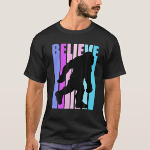 T-shirt Pink Bigfoot Croire Yeti Magical Mystical Legends