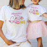 T-shirt Pink Sweet One Girl's 1st Birthday Mommy Matching<br><div class="desc">Sweet One dessert thème girly coloré 1er anniversaire,  avec des douceurs,  dessinées à la main dans le rose pastel,  et des couleurs faux or avec des éléments de parties scintillant faux or.</div>