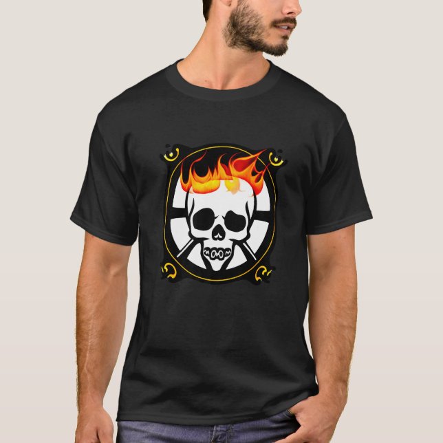 T-shirt Pirate de crâne flamboyant Emblème circulaire Noir (Devant)