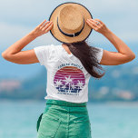 T-shirt Plage Croisière Custom Family Réunion Poche Femme<br><div class="desc">Cool assorti aux t-shirts de vacances pour un père, une mère, une soeur et un frère à porter sur une croisière sur l'île. Doté de beaux palmiers face à un joli coucher de soleil de plage rose. Parfait tee - shirt sur mesure pour votre séjour d'été à la mer. Customisez...</div>