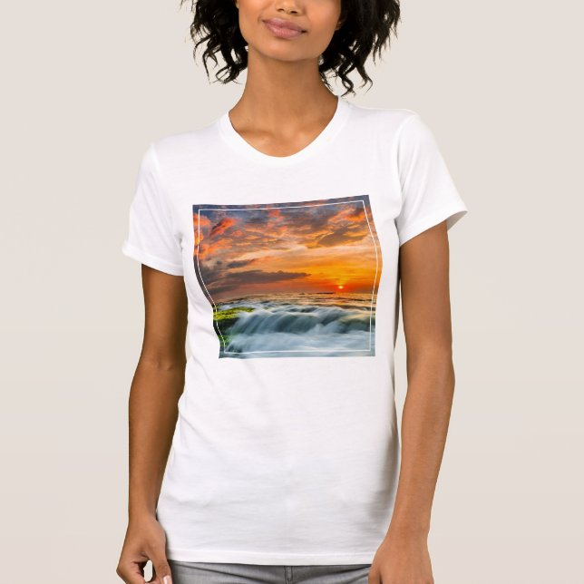 T-shirt Plage de Manyar au lever de soleil (Devant)