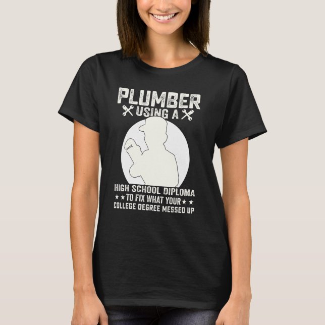 T-shirt Plomber Utilisant Un Diplôme Secondaire Pour Fixer (Devant)