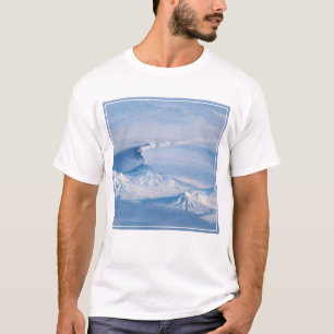 T-shirt Plume Émanant Du Volcan Kliuchevskoi.