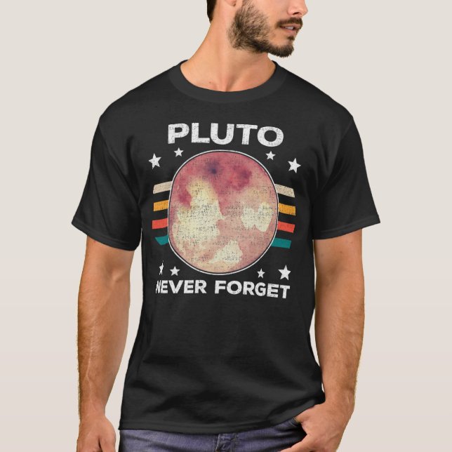 T-shirt Pluto Never Forget - Retro Distressed Design - Sp (Devant)