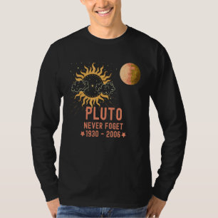 T-shirt Pluton n'a jamais oublié la planète et le soleil