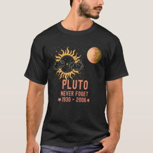T-shirt Pluton n'a jamais oublié la planète et le soleil