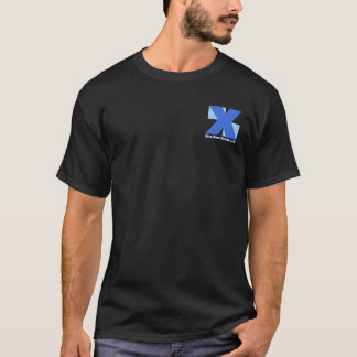 T-shirt pocketlogo sur la chemise foncée
